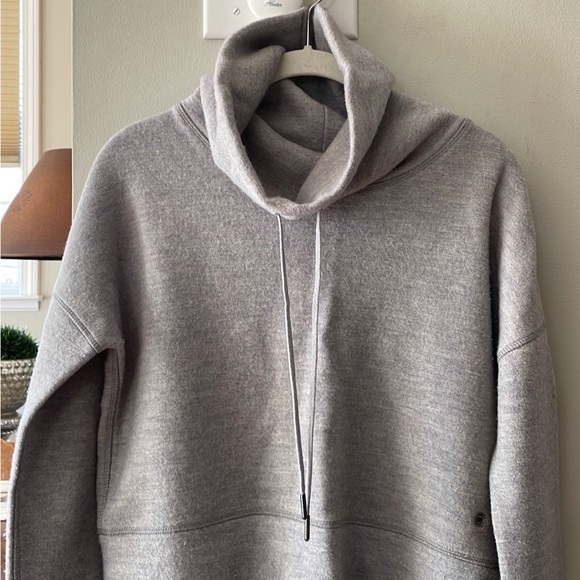 UGG 100% Merino Wool Funnel Neck sweater size XS - Picture 2 of 8